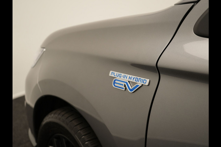 Mitsubishi Outlander 2.4 Intense Plug in Hybrid 225pk PHEV | Alcantara Sportstoelen | Apple Carplay | Camera | Cruise Control | Climate Control | Stoelverwarming | DAB |