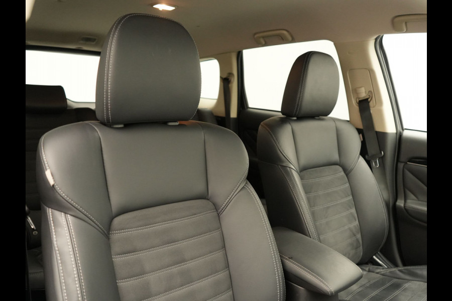 Mitsubishi Outlander 2.4 Intense Plug in Hybrid 225pk PHEV | Alcantara Sportstoelen | Apple Carplay | Camera | Cruise Control | Climate Control | Stoelverwarming | DAB |