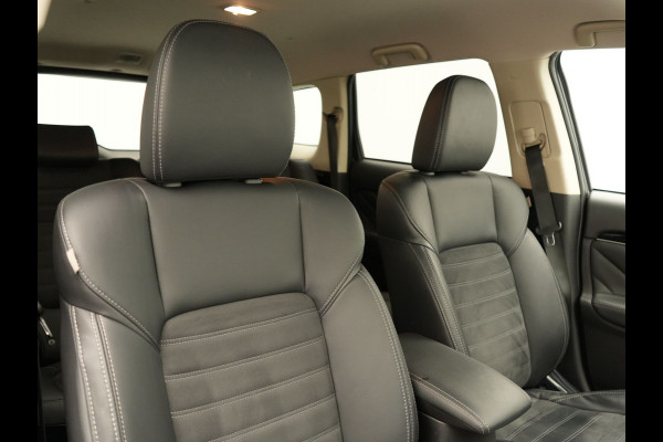 Mitsubishi Outlander 2.4 Intense Plug in Hybrid 225pk PHEV | Alcantara Sportstoelen | Apple Carplay | Camera | Cruise Control | Climate Control | Stoelverwarming | DAB |