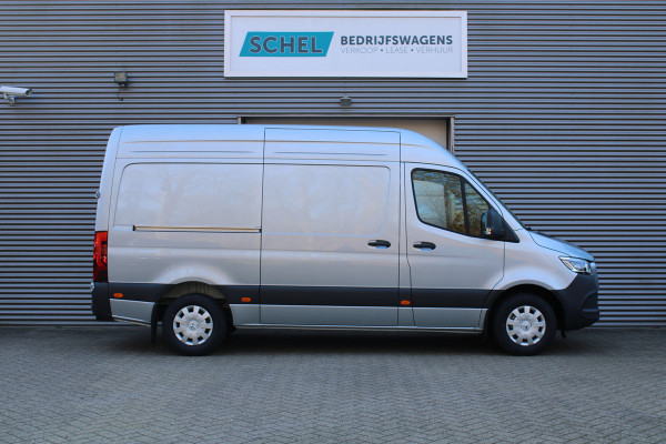 Mercedes-Benz Sprinter 317CDI L2H2 Select - LED - Mbux 10 - 3.5t Trekhaak - Geveerde Stoel - Betimmering - Camera - Carplay - Bind spot - Cruise - Rijk