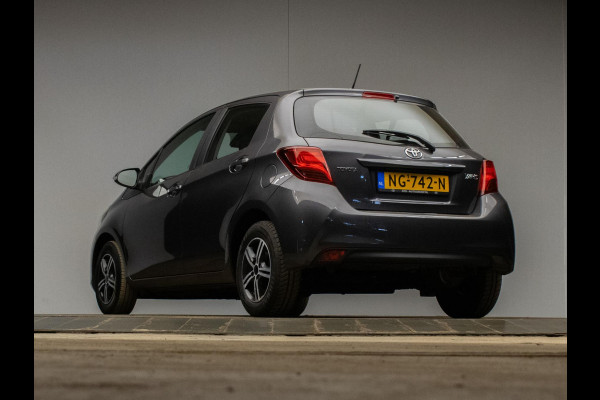 Toyota Yaris 1.0 VVT-i Trend Sport (BLUETOOTH,NAVI,LED,LEDER,LANE ASSIST,CLIMATE,LM VELGEN,SPORTSTOELEN,NIEUWE APK,NETTE STAAT)