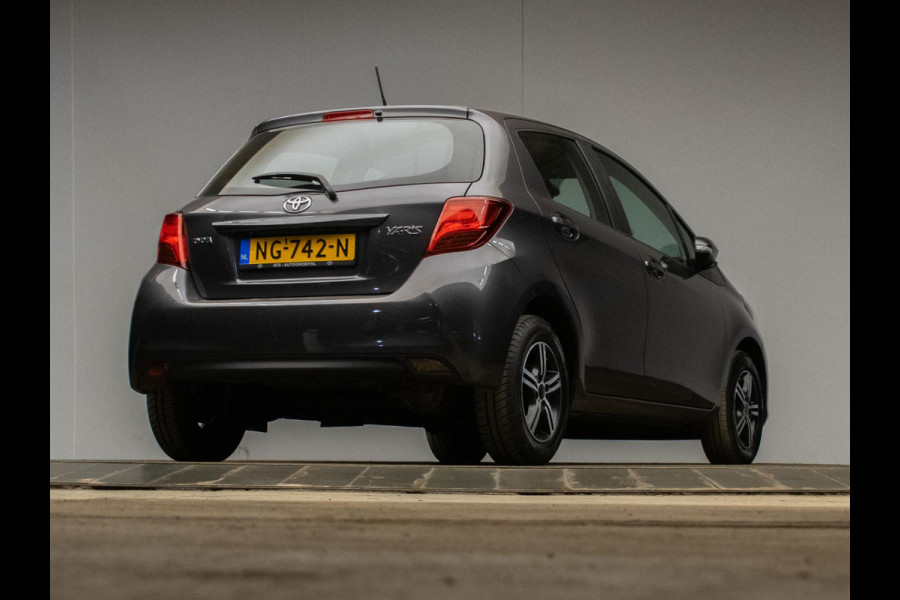 Toyota Yaris 1.0 VVT-i Trend Sport (BLUETOOTH,NAVI,LED,LEDER,LANE ASSIST,CLIMATE,LM VELGEN,SPORTSTOELEN,NIEUWE APK,NETTE STAAT)