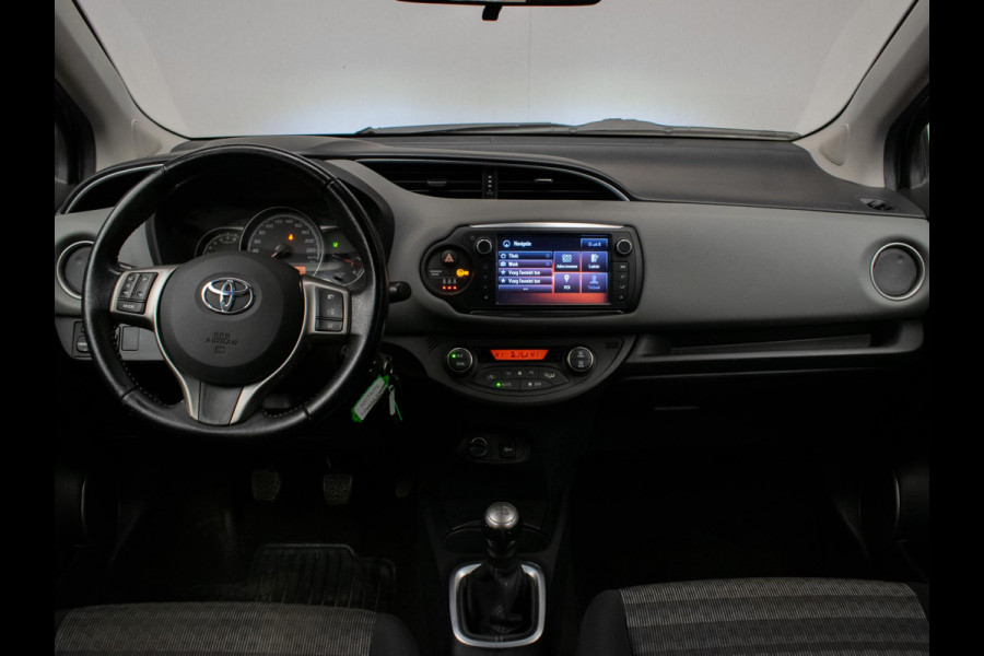 Toyota Yaris 1.0 VVT-i Trend Sport (BLUETOOTH,NAVI,LED,LEDER,LANE ASSIST,CLIMATE,LM VELGEN,SPORTSTOELEN,NIEUWE APK,NETTE STAAT)