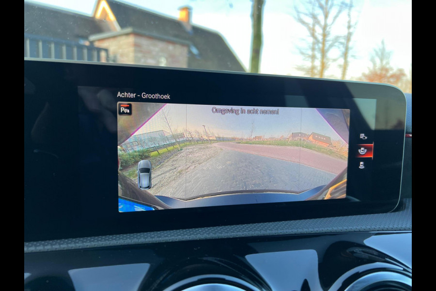 Mercedes-Benz A-Klasse 180 Business Solution AMG Widescreen | Stoelverwarming | Camera | NL-Auto |