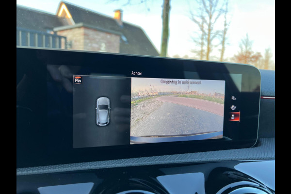 Mercedes-Benz A-Klasse 180 Business Solution AMG Widescreen | Stoelverwarming | Camera | NL-Auto |