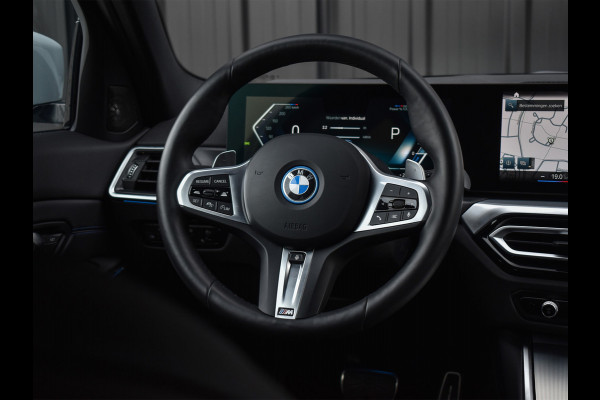 BMW 3-serie 330e xDrive M-SPORT | ELEKTR. VERST. STOELEN | ACTIVE CRUISE CONTROL | HARMAN KARDON | STOEL- EN STUURVERWARMING | AMBIENT VERLI