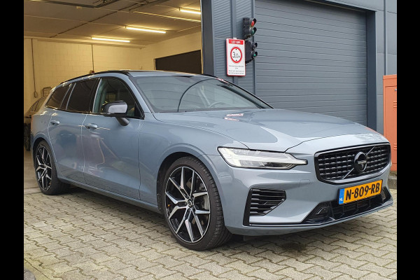 Volvo V60 2.0 T8 Recharge AWD R-Design - 1 JR GARANTIE / EXTRA SET / TREKHAAK / PANO / 360CAM / H-K / LEDER+MEMORY / VOORRUITVERW!