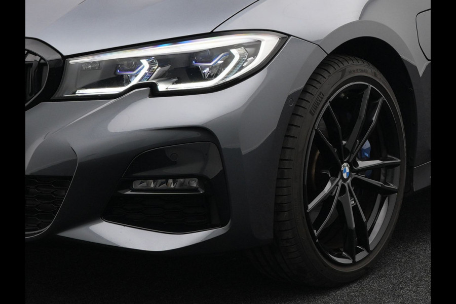 BMW 3 Serie Touring 330e Plug in Hybrid M-Sport PHEV | Panodak  | Adaptive Cruise | Camera | Carplay | Sfeerverlichting | Laser LED | Head-up Display |