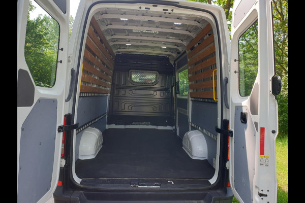 Volkswagen Crafter 35 2.0 TDI L3H3 Comfortline / camera / navigatie / trekhaak