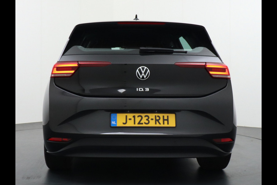 Volkswagen ID.3 First 58kWh Trekhaak Adaptive CruiseC Navi Ecc Keyless Apple Carplay Android 18" Stoel-Stuurverwarming Verkeersbord detectie Dab Led Bluetooth LmvRegen-Lichtsensor Wifi Rijstrooksensor met correctie Accu garantie 160.000 / 27-10-2028