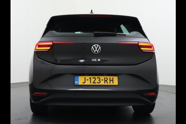 Volkswagen ID.3 First 58kWh Trekhaak Adaptive CruiseC Navi Ecc Keyless Apple Carplay Android 18" Stoel-Stuurverwarming Verkeersbord detectie Dab Led Bluetooth LmvRegen-Lichtsensor Wifi Rijstrooksensor met correctie Accu garantie 160.000 / 27-10-2028