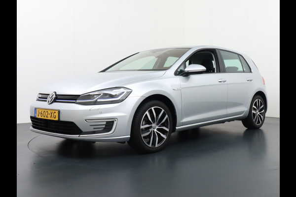 Volkswagen e-Golf AUT Adaptieve Cruise Warmtepomp App-Connect Apple Carplay Android Auto Climatronic Stoel+Ruitverwarming DAB+ Led Winterpakket  Licht/Regensensor Pdc App-Connect Lmv 17" E-DITION 136PK 290NM Koppel slechts 49.000km