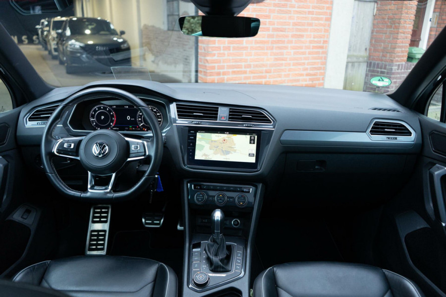 Volkswagen Tiguan 2.0 TSI 4Motion R-Line Pano / Camera / Leer