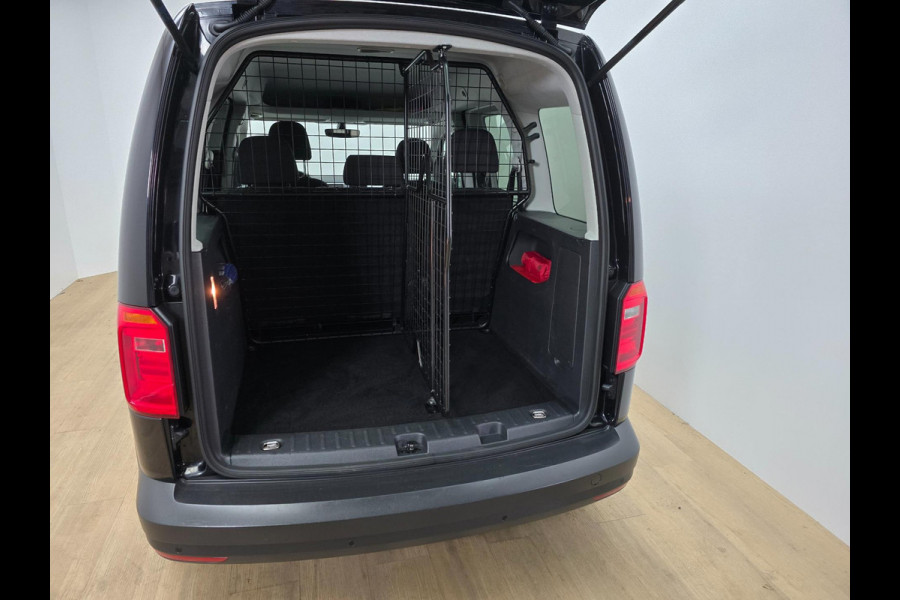 Volkswagen Caddy Occasion 1.0 TSI 5 persoons met cruisecontrol en App connect | Tweedehands Volkswagen Caddy benzine in zwart |