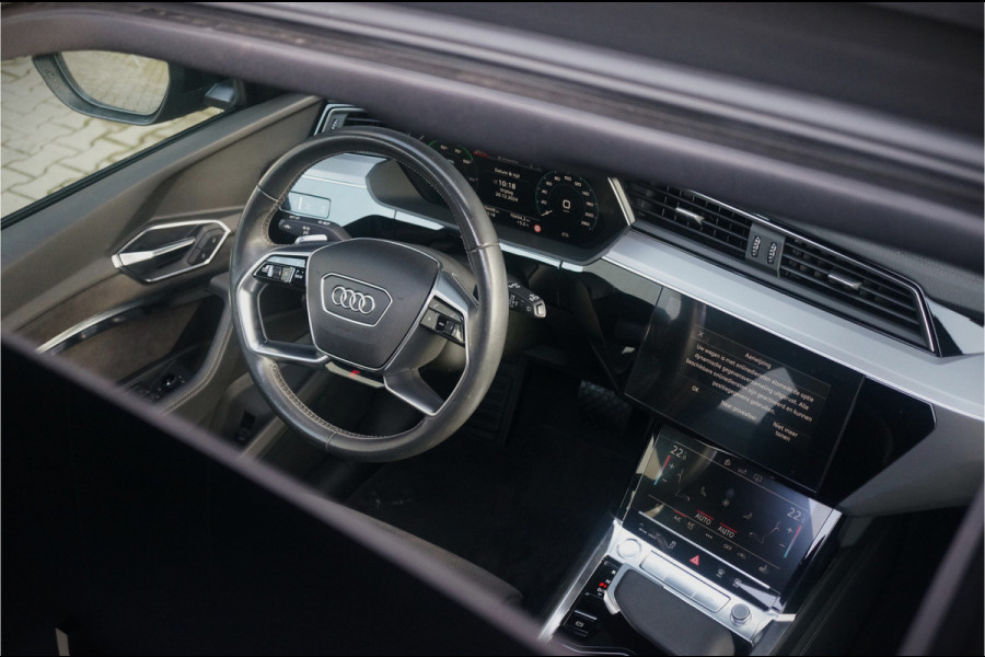 Audi e-tron e-tron 50 quattro S edition Black 71 kWh | S-Line | Panoramadak | Memory Seats | Luchtvering | Adaptive Cruise Control | Camera | Keyless | Matrix LED | Leder | Stoelverwarming | NAP | BTW