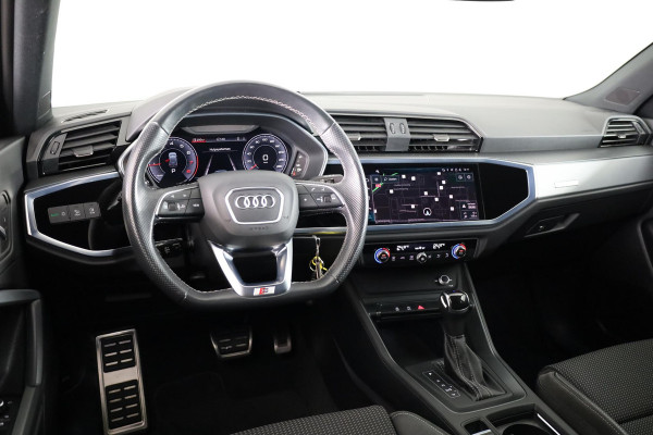 Audi Q3 35 TFSI S edition 150pk | Navigatie | 19 inch Lichtmetalen velgen | Matrix led | Adaptieve cruise controle