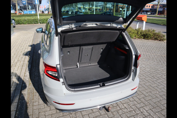 Škoda Karoq 1.5 TSI ACT Sportline Business / Panoramadak