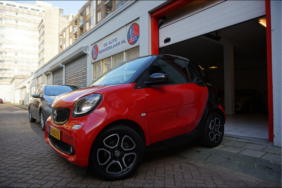 Smart Fortwo EQ prime 18 kWh | Leer | Navi | Verwarmd stuurwiel | Stoelverwarming | Cruise control | LED pakket | 15inch sportvelgen | Touchscreen Full Map Navigatie | BlueTooth interface | Mirrorlink/ Android Auto | Achteruitrijcamera | Parkeersensoren |