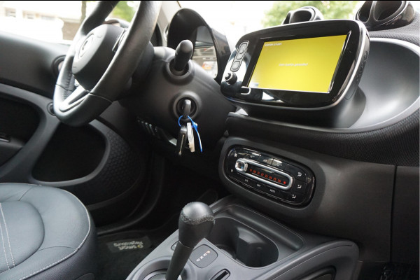 Smart Fortwo EQ prime 18 kWh | Leer | Navi | Verwarmd stuurwiel | Stoelverwarming | Cruise control | LED pakket | 15inch sportvelgen | Touchscreen Full Map Navigatie | BlueTooth interface | Mirrorlink/ Android Auto | Achteruitrijcamera | Parkeersensoren |