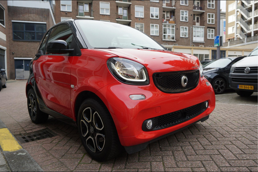 Smart Fortwo EQ prime 18 kWh | Leer | Navi | Verwarmd stuurwiel | Stoelverwarming | Cruise control | LED pakket | 15inch sportvelgen | Touchscreen Full Map Navigatie | BlueTooth interface | Mirrorlink/ Android Auto | Achteruitrijcamera | Parkeersensoren |