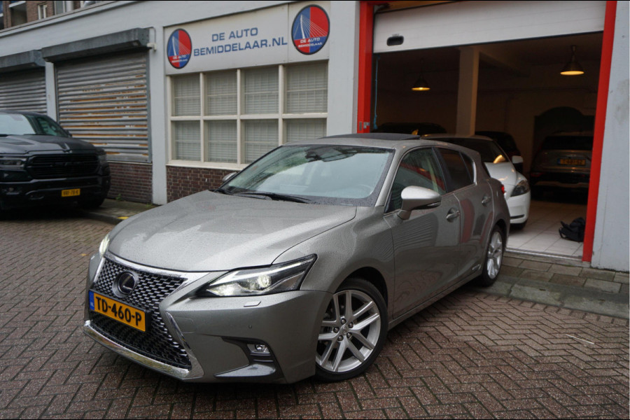 Lexus CT 200h Luxury Line | Leer | Opendak | Adaptive cruise | Lane departure | Camera | Electrisch verstelbare stoelen | Pack memory + stoelverwarming | Apple Carplay |