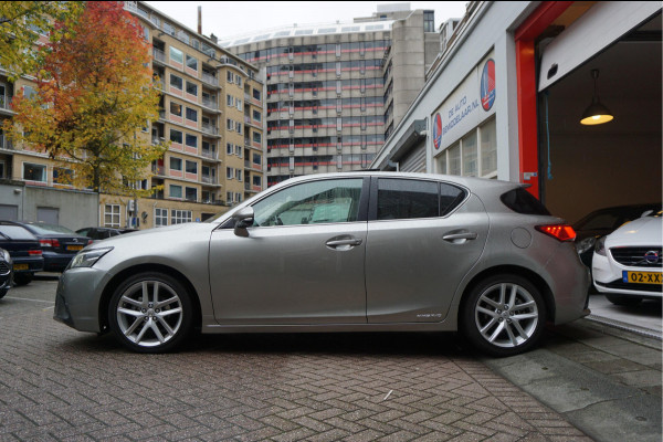 Lexus CT 200h Luxury Line | Leer | Opendak | Adaptive cruise | Lane departure | Camera | Electrisch verstelbare stoelen | Pack memory + stoelverwarming | Apple Carplay |