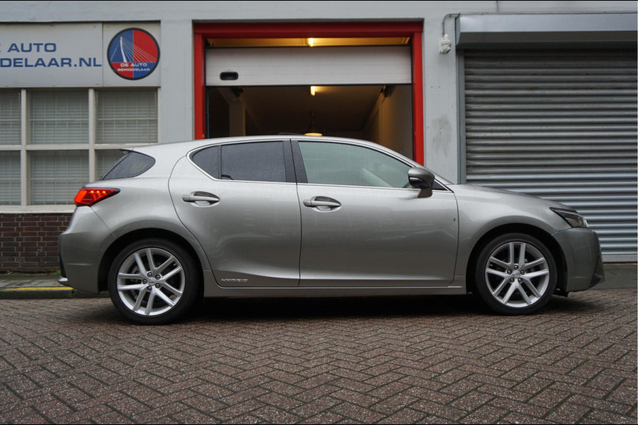 Lexus CT 200h Luxury Line | Leer | Opendak | Adaptive cruise | Lane departure | Camera | Electrisch verstelbare stoelen | Pack memory + stoelverwarming | Apple Carplay |