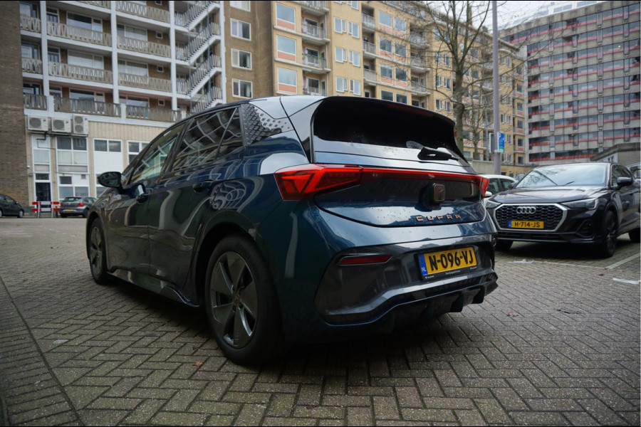 CUPRA Born Business One 62 kWh * Prachtige Aurora Blue * Audaptieve cruise | Lane Departure Stuurcorrectie | Apple Carplay | Sportonderstel | CUPRA Aerodynamica