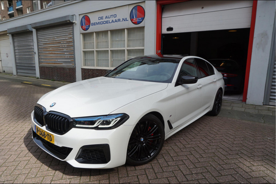 BMW 5 Serie 520i Business Edition Plus M-SPORT * LASER LEER ADAPTIVE Pack Memory Trekhaak NL Auto Dealer onderhouden