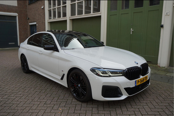 BMW 5 Serie 520i Business Edition Plus M-SPORT * LASER LEER ADAPTIVE Pack Memory Trekhaak NL Auto Dealer onderhouden