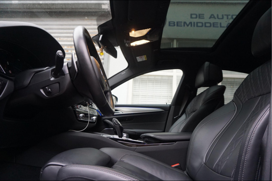 BMW 5 Serie 520i Business Edition Plus M-SPORT * LASER LEER ADAPTIVE Pack Memory Trekhaak NL Auto Dealer onderhouden