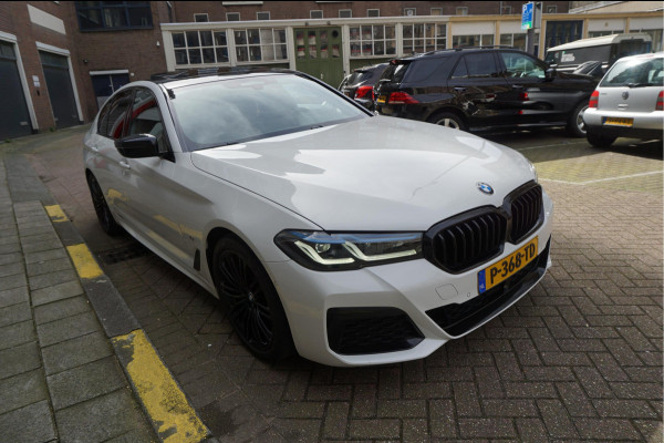 BMW 5 Serie 520i Business Edition Plus M-SPORT * LASER LEER ADAPTIVE Pack Memory Trekhaak NL Auto Dealer onderhouden