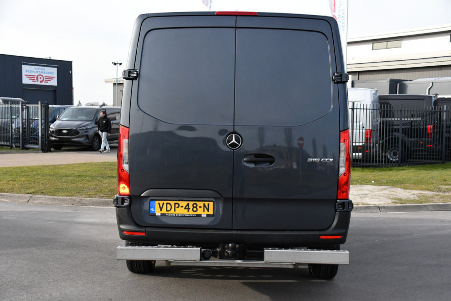 Mercedes-Benz Sprinter 316 2.2 CDI L2H1 PB Edition Adaptieve Cruise, 3500KG Trekhaak, Carplay, 164PK, Automaat, Multimedia, Dodehoek, Mbux, UNIEK!