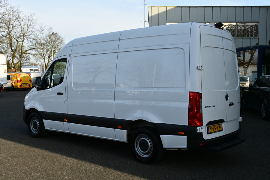 Mercedes-Benz Sprinter 317 CDI L2H2 RWD MBUX met camera en parkeersensoren