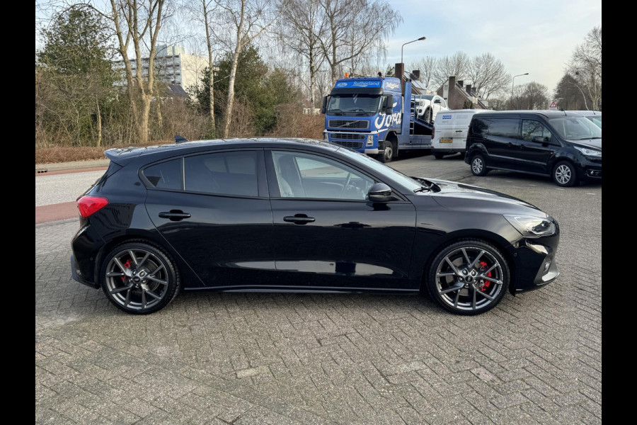 Ford Focus 2.3 EcoBoost ST-3 | 280pk Automaat! | Winter Pack | Adaptive LED | Sper differentieel | Achteruitrijcamera | Navigatie