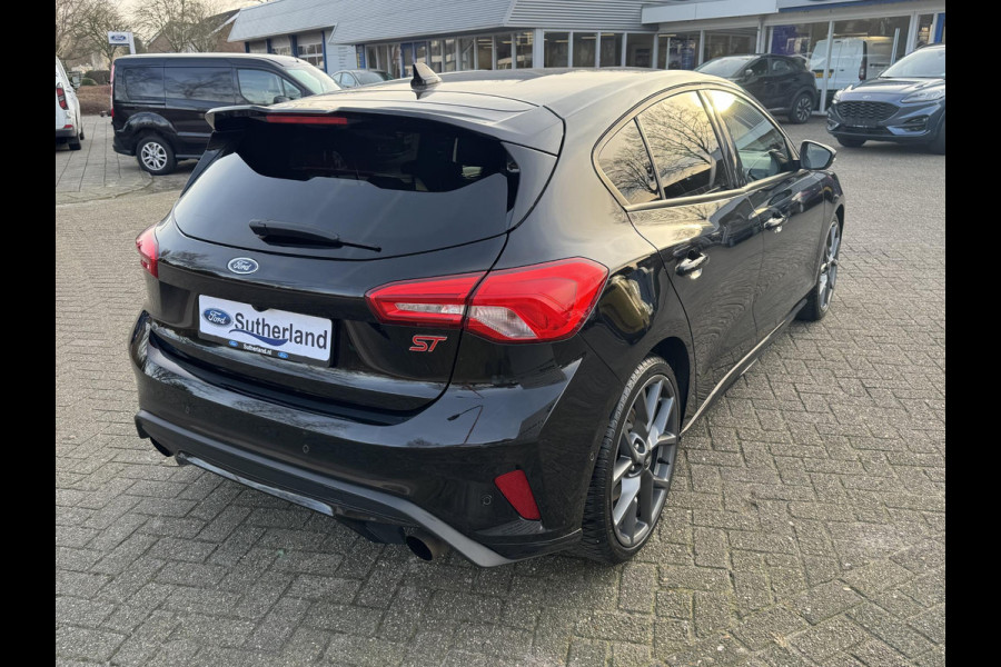 Ford Focus 2.3 EcoBoost ST-3 | 280pk Automaat! | Winter Pack | Adaptive LED | Sper differentieel | Achteruitrijcamera | Navigatie