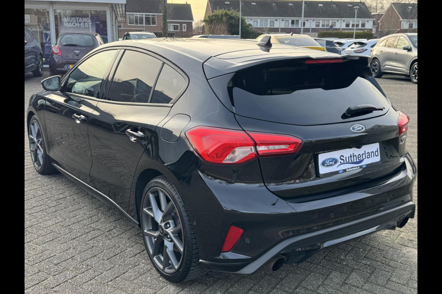 Ford Focus 2.3 EcoBoost ST-3 | 280pk Automaat! | Winter Pack | Adaptive LED | Sper differentieel | Achteruitrijcamera | Navigatie