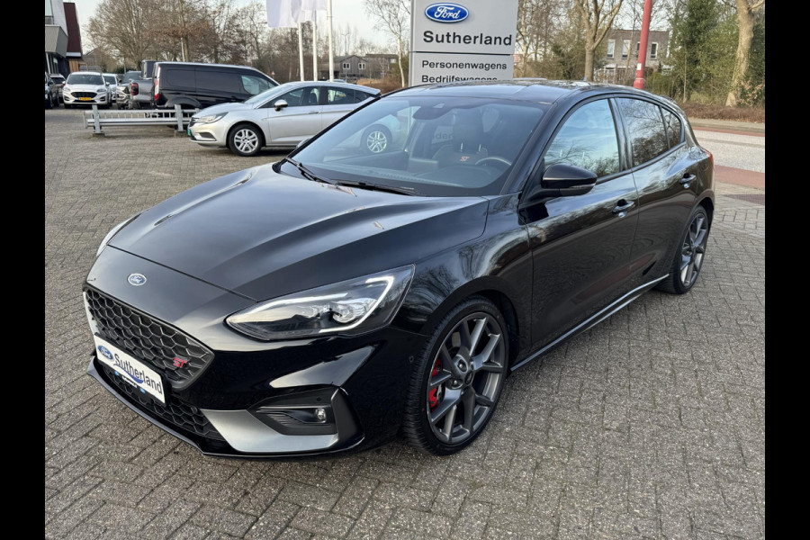 Ford Focus 2.3 EcoBoost ST-3 | 280pk Automaat! | Winter Pack | Adaptive LED | Sper differentieel | Achteruitrijcamera | Navigatie