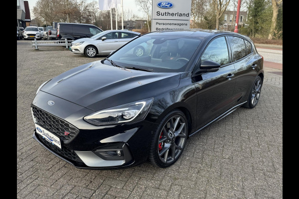 Ford Focus 2.3 EcoBoost ST-3 | 280pk Automaat! | Winter Pack | Adaptive LED | Sper differentieel | Achteruitrijcamera | Navigatie