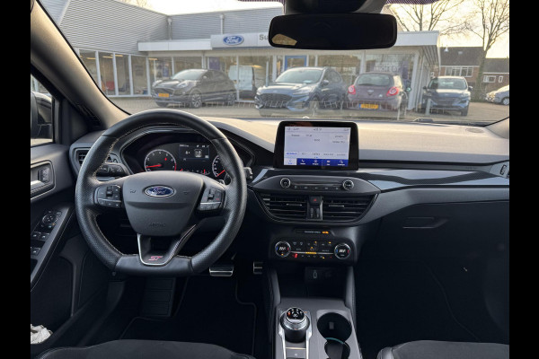 Ford Focus 2.3 EcoBoost ST-3 | 280pk Automaat! | Winter Pack | Adaptive LED | Sper differentieel | Achteruitrijcamera | Navigatie