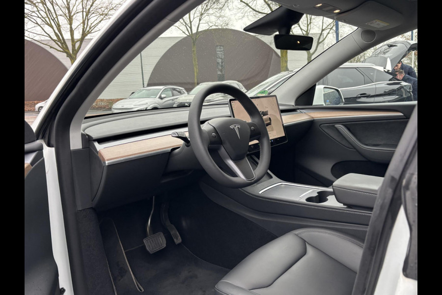 Tesla Model Y RWD 58 kWh TOP STAAT - FABRIEKSGARANTIE TOT 6-2027 - ALL SEASON BANDEN