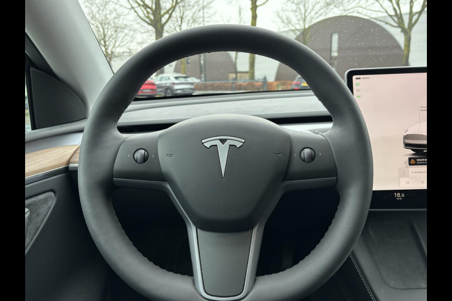 Tesla Model Y RWD 58 kWh TOP STAAT - FABRIEKSGARANTIE TOT 6-2027 - ALL SEASON BANDEN