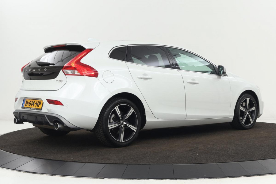 Volvo V40 1.5 T3 Polar+ Sport | Panoramadak | Adaptive cruise | Stoelverwarming | Harman/Kardon | Park Assist | Keyless | BLIS | Leder/Alcantara | Full LED | R Design