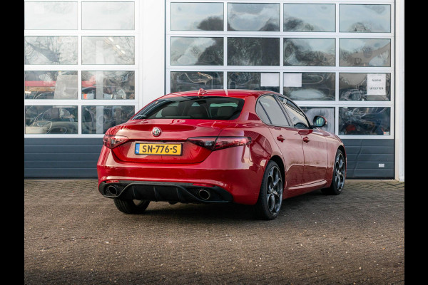 Alfa Romeo Giulia 2.0T Super | Leder | Xenon | 19"| Apple Carplay | Camera | PDC | Stoel&Stuur Verwarming | Rosso Alfa