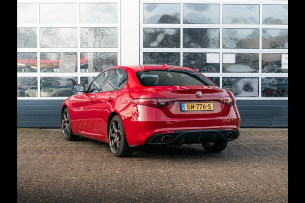 Alfa Romeo Giulia 2.0T Super | Leder | Xenon | 19"| Apple Carplay | Camera | PDC | Stoel&Stuur Verwarming | Rosso Alfa