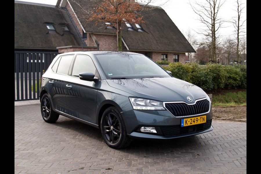 Škoda Fabia 1.0 TSI Ambition | Apple Carplay | Cruise Control | Trekhaak | Parkeersensoren | 16 inch |