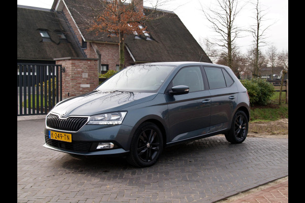 Škoda Fabia 1.0 TSI Ambition | Apple Carplay | Cruise Control | Trekhaak | Parkeersensoren | 16 inch |