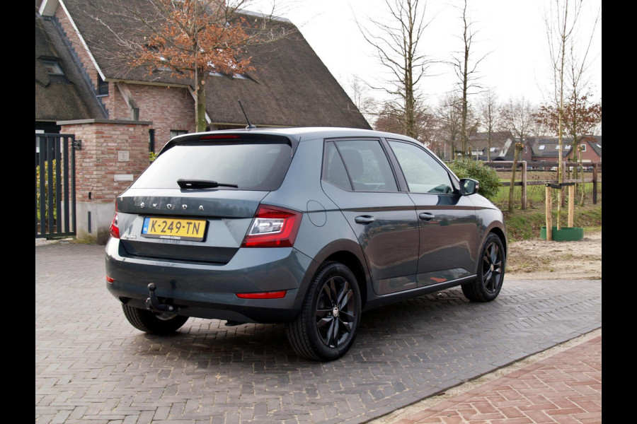 Škoda Fabia 1.0 TSI Ambition | Apple Carplay | Cruise Control | Trekhaak | Parkeersensoren | 16 inch |