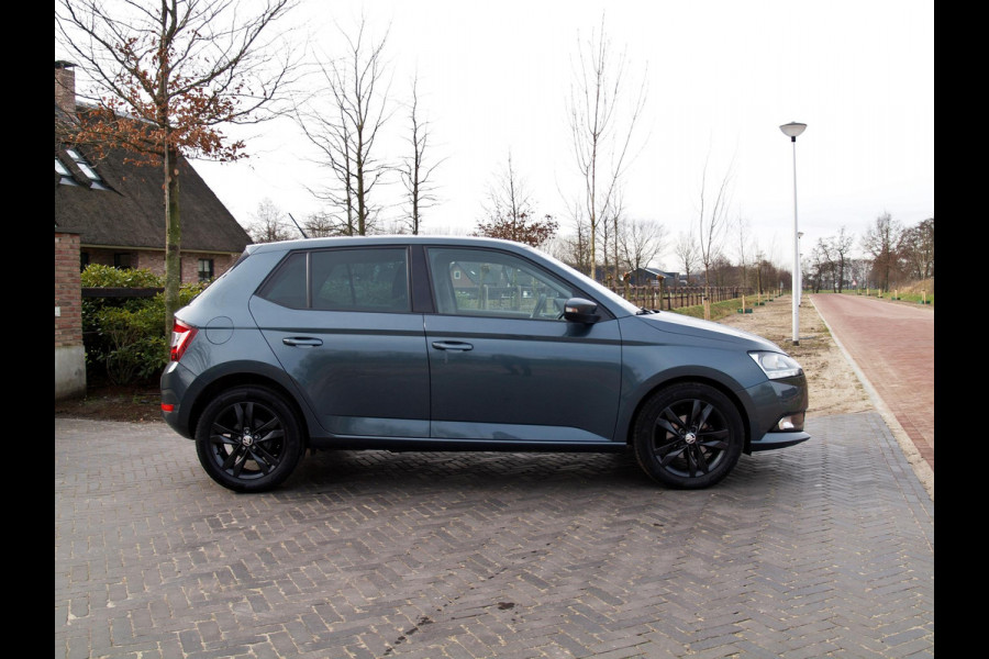 Škoda Fabia 1.0 TSI Ambition | Apple Carplay | Cruise Control | Trekhaak | Parkeersensoren | 16 inch |