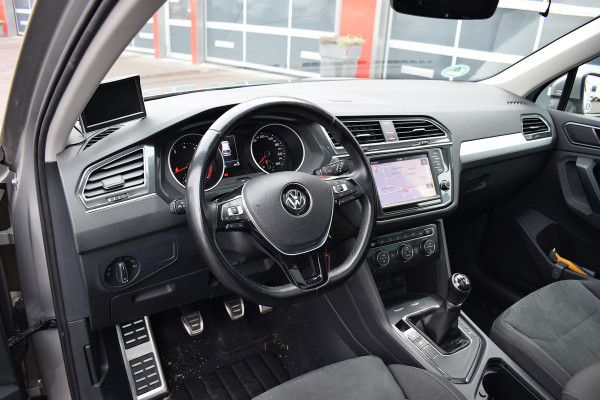 Volkswagen Tiguan 1.4 TSI ACT Comfortline Business | Trekhaak | Pano | CarPlay | Stoelverwarming